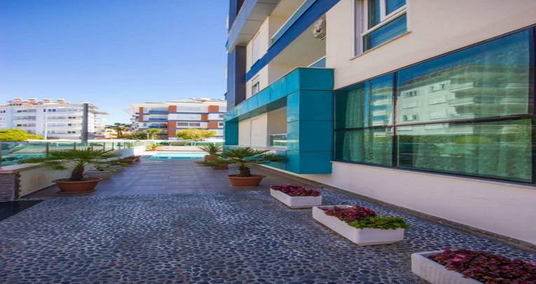 2+1 apartment in Oba with facilities